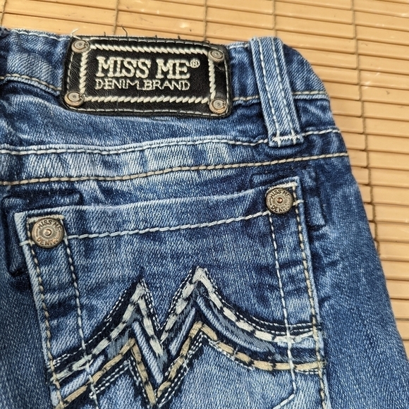 Miss Me Girls 12 Jeans Capri Blue Denim Distressed  Embroidered Pockets JK1054P. - Picture 8 of 9